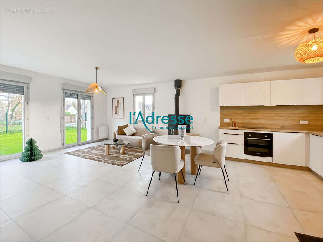 Maison à OINVILLE-SUR-MONTCIENT