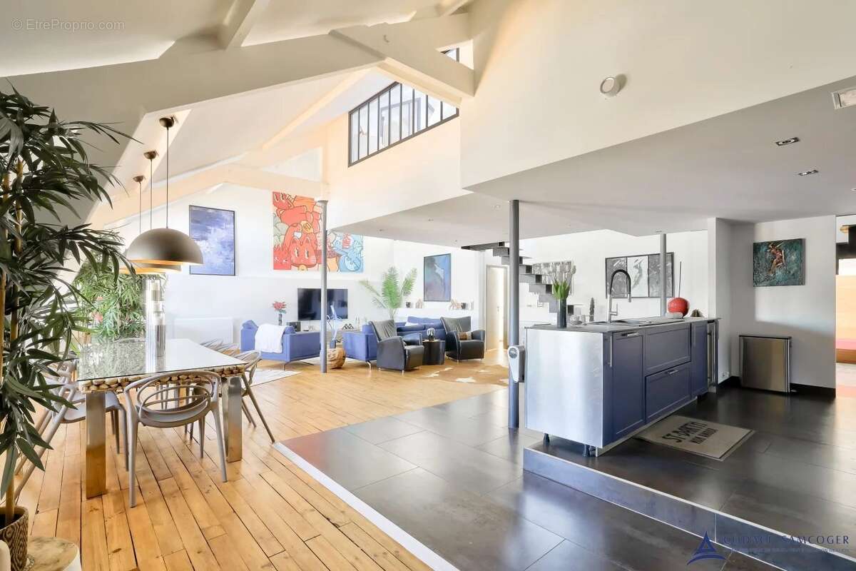 Loft - Quartier Pierre et Marie Curie - Ivry Sur Seine 5 pièce(s) 164.76 m2 - photo 3