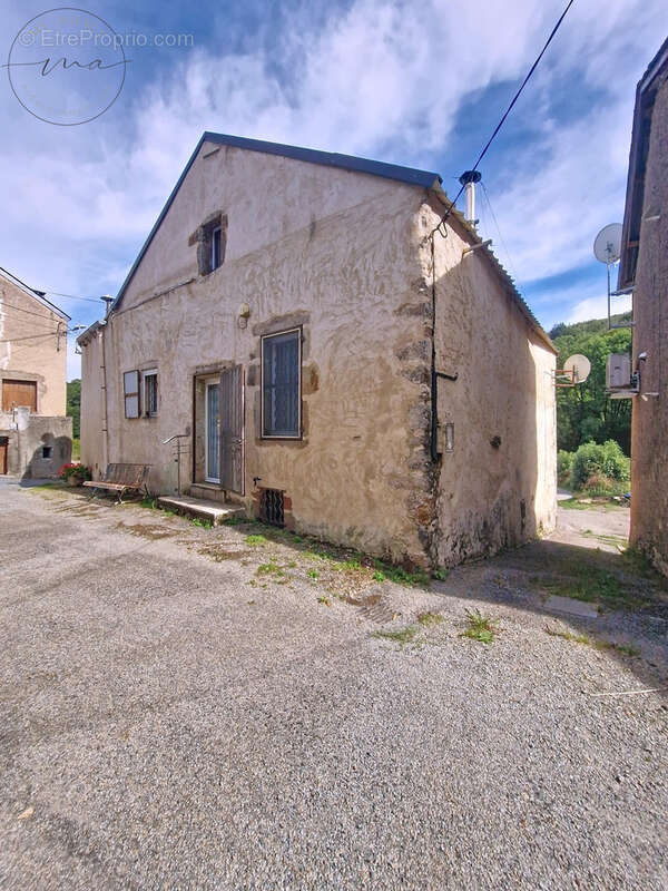 Maison à MURAT-SUR-VEBRE