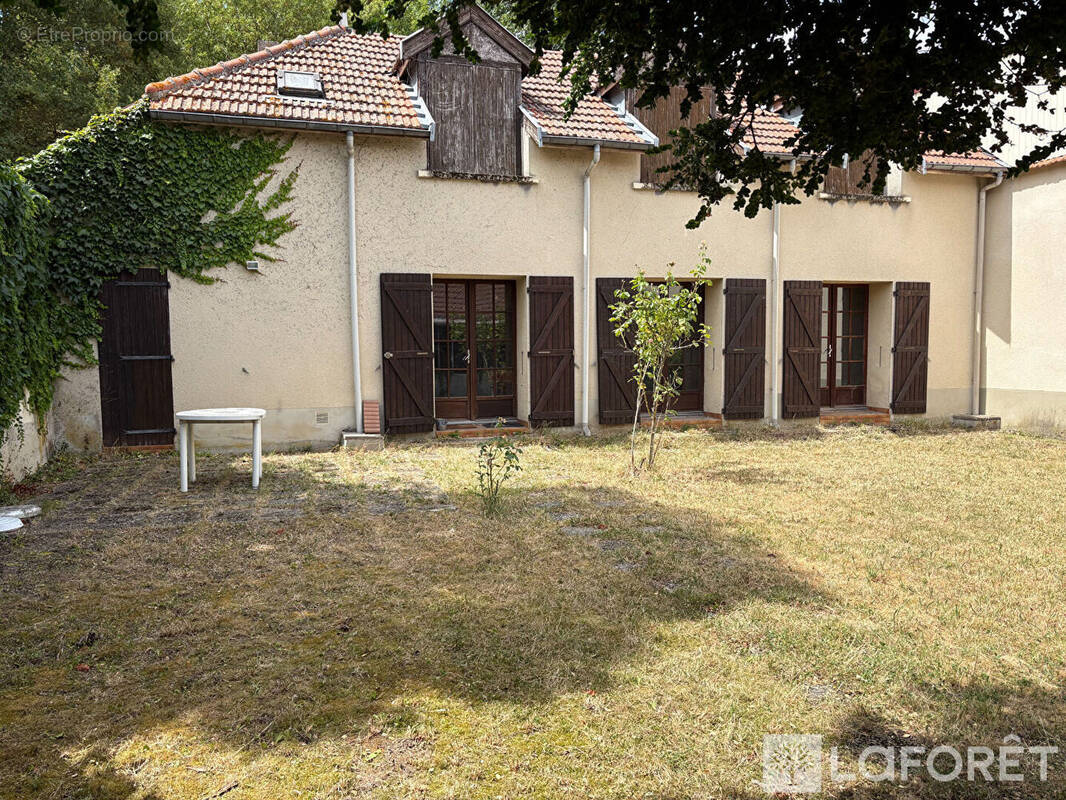 Maison à CHAMPFLEURY
