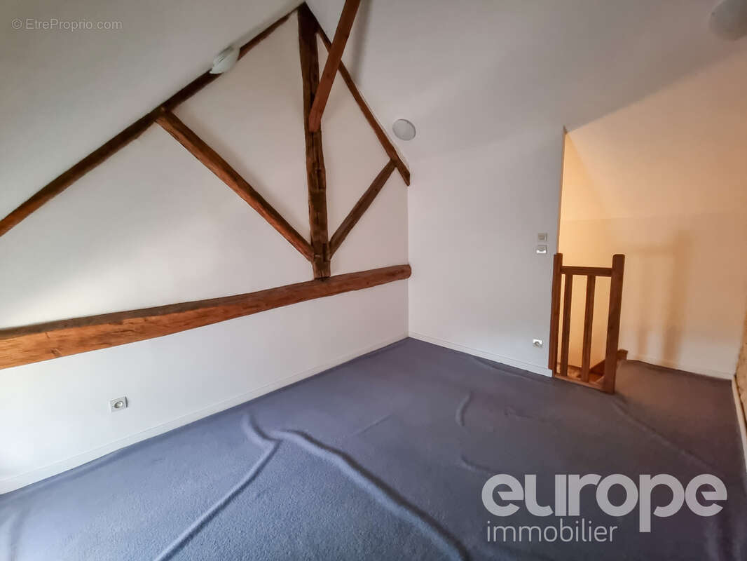 Maison à MOULINS-EN-TONNERROIS