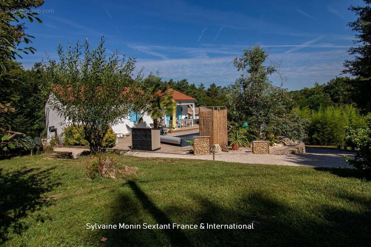Maison rénovée tout confort avec logement indépendant, terrain clos et espace piscine - photo 5