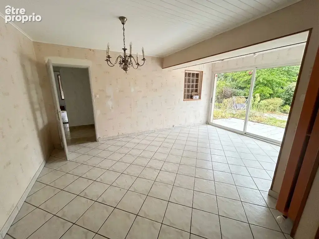 Plain pied individuel situé proche des accès autoroutier, développant 95m2 environ !! - photo 4