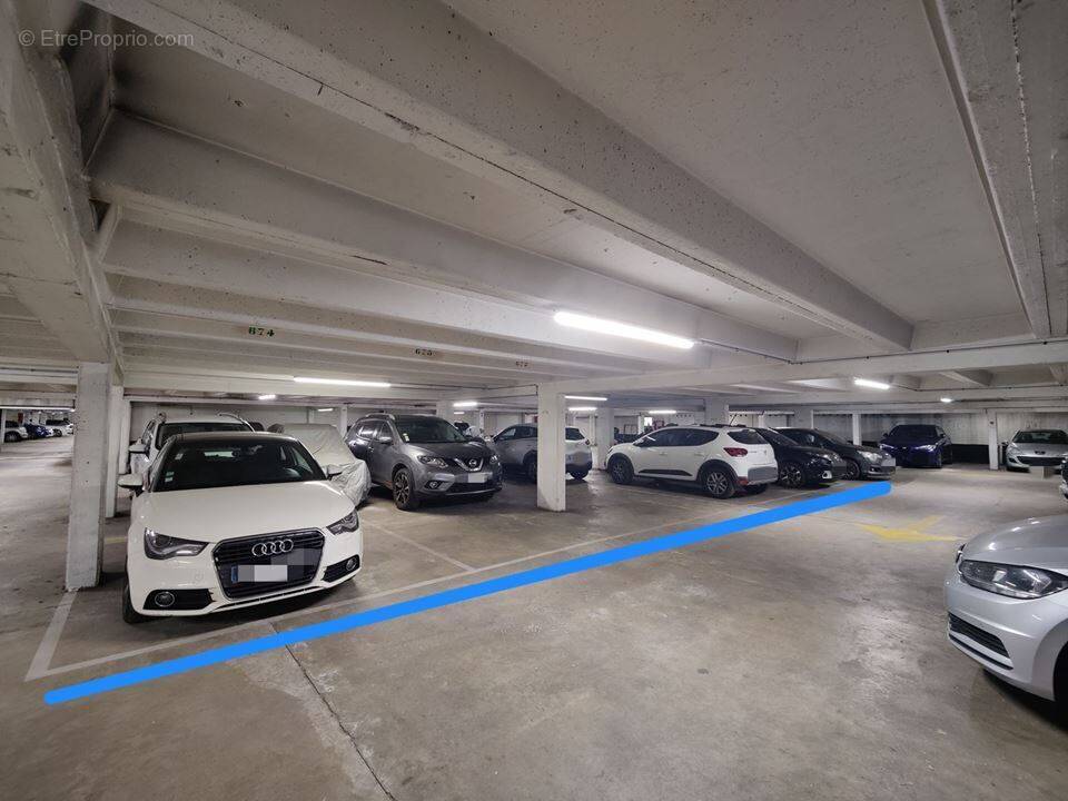 Parking à PARIS-13E