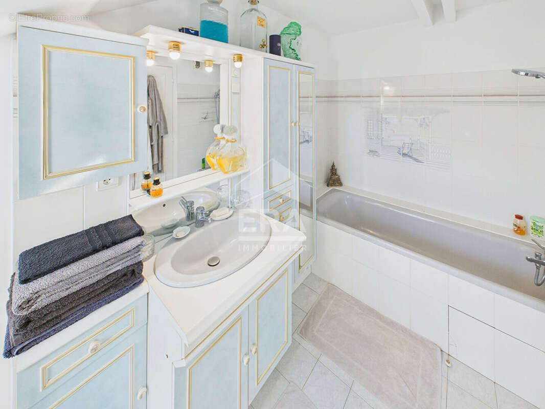 Appartement à ONET-LE-CHATEAU