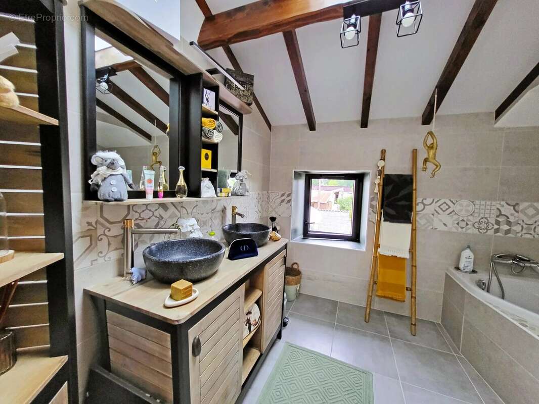 Maison à SAINT-FORT-SUR-LE-NE