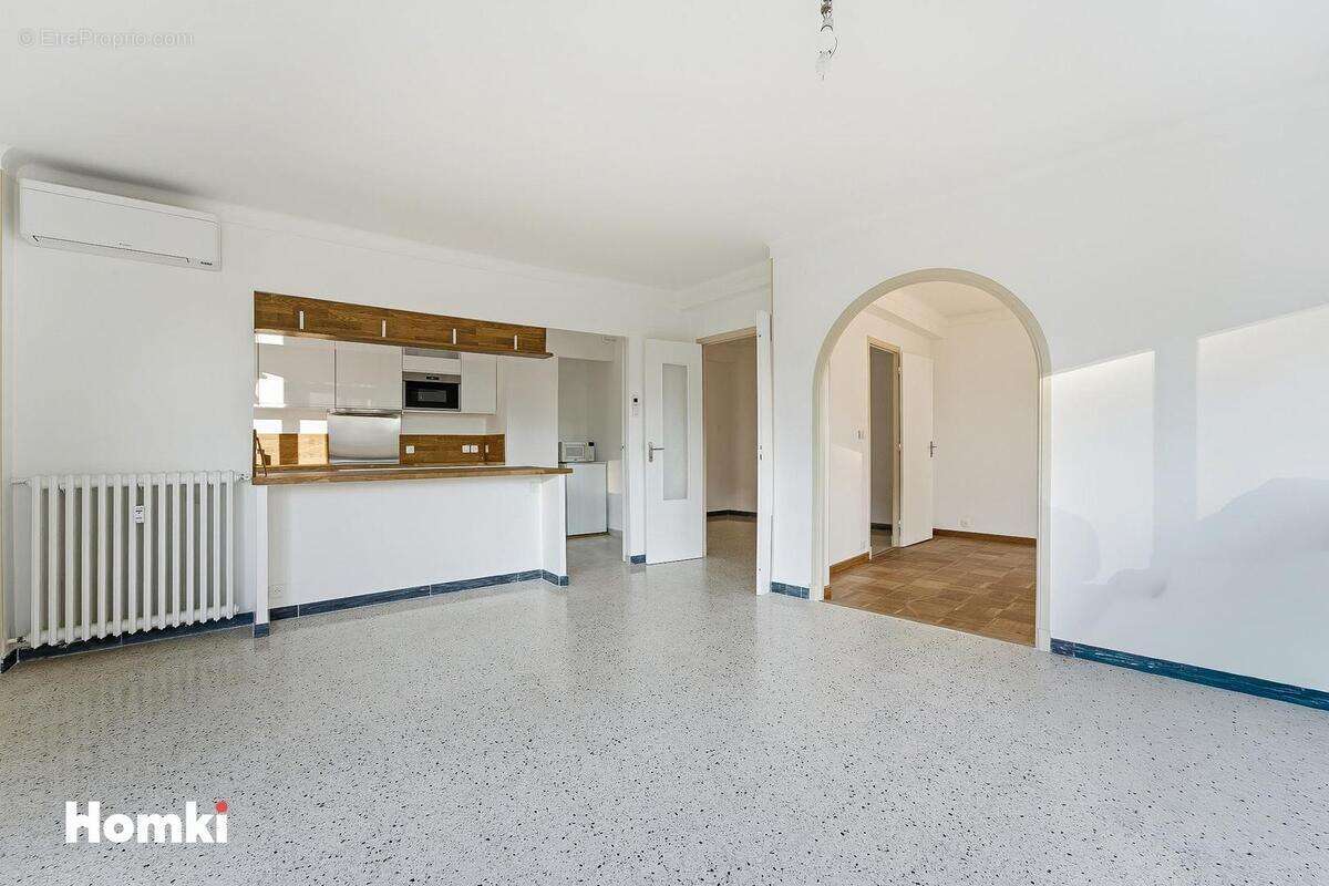 Appartement à SAINT-LAURENT-DU-VAR