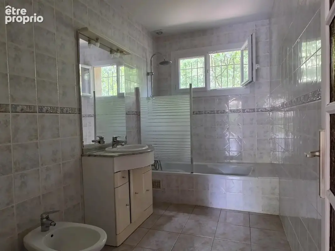 Maison de 124 m² - La Salvetat-Saint-Gilles - photo 10