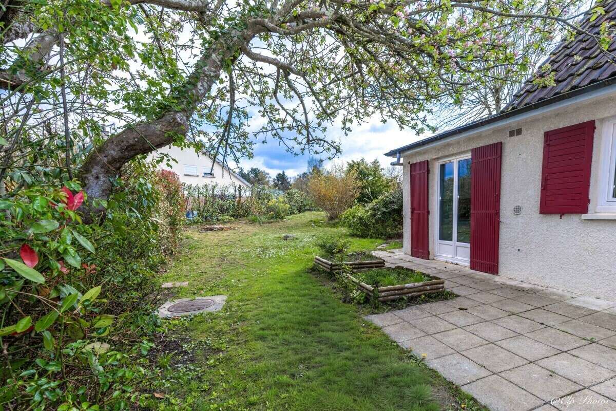 Maison à LE MESNIL-SAINT-DENIS