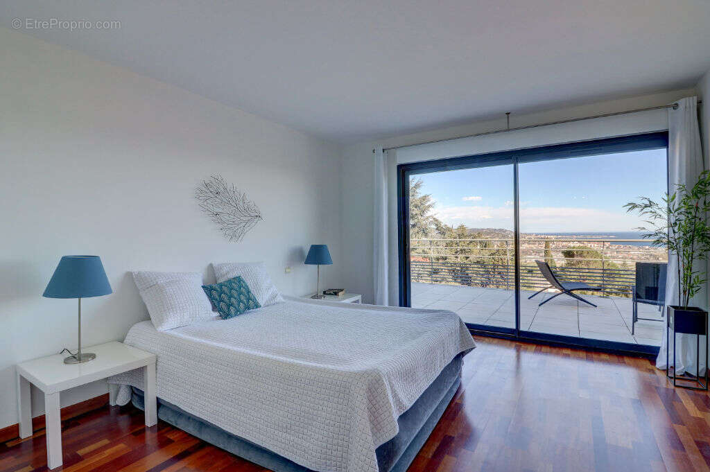 Maison à MANDELIEU-LA-NAPOULE