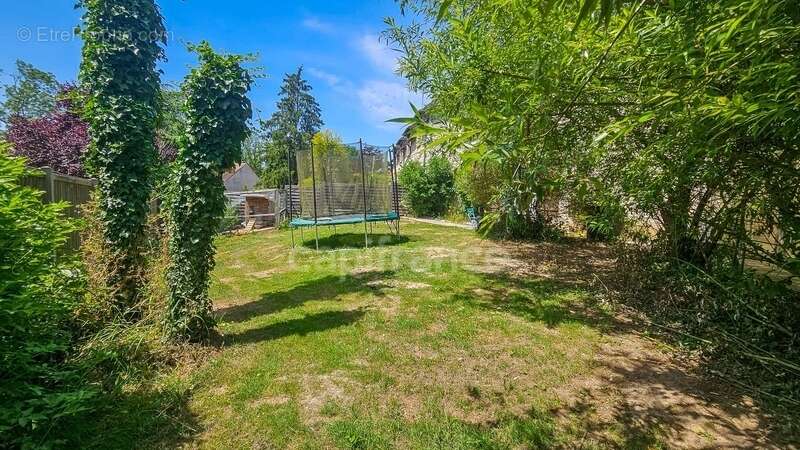 A vendre 8 pièces FONTAINE LA RIVIERE (91) Maison sur sous-sol avec cave voûtée et piscine - photo 9