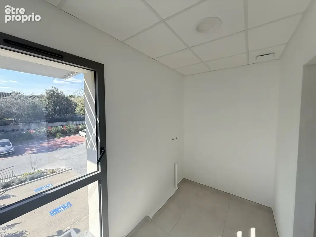 Bureau 28 m2 à Lorgues - photo 6