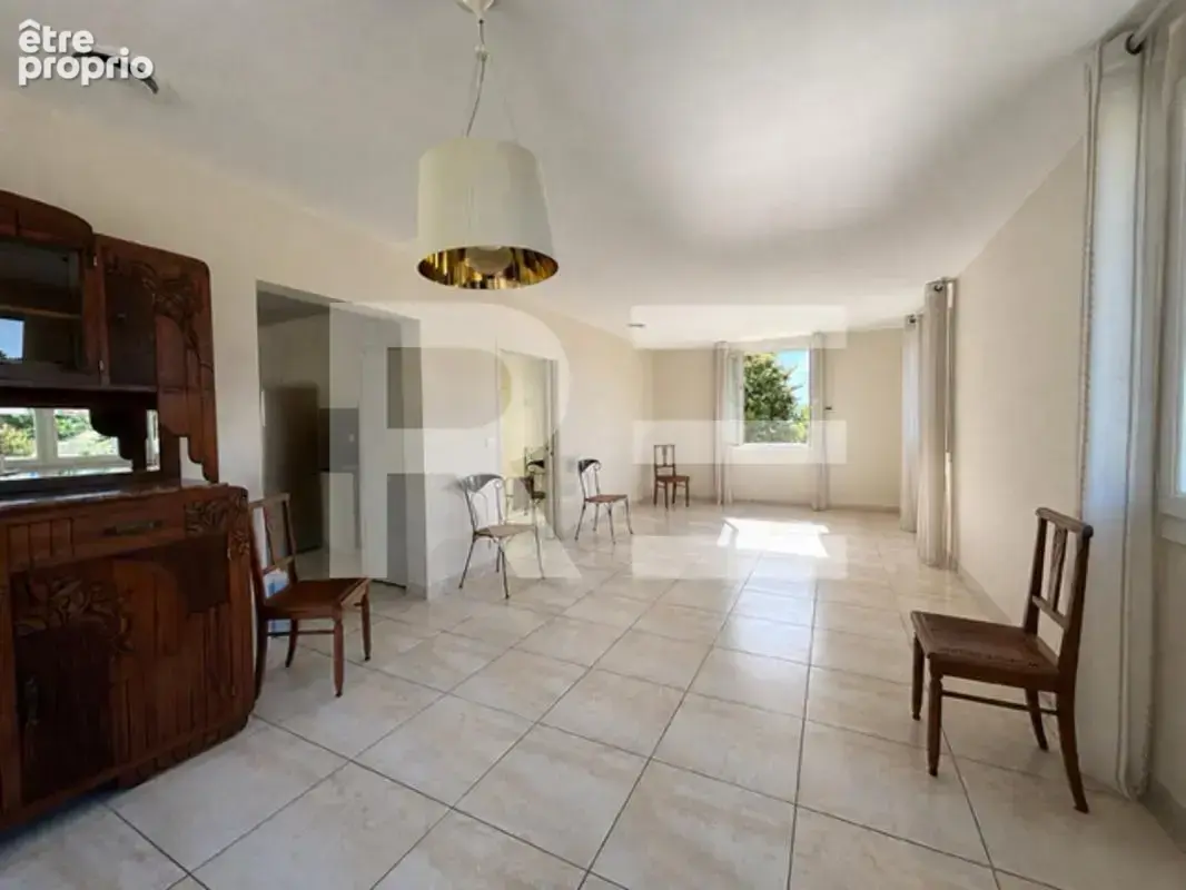 Maison familiale 140m² de type 5 entre nimes et sommieres - photo 2