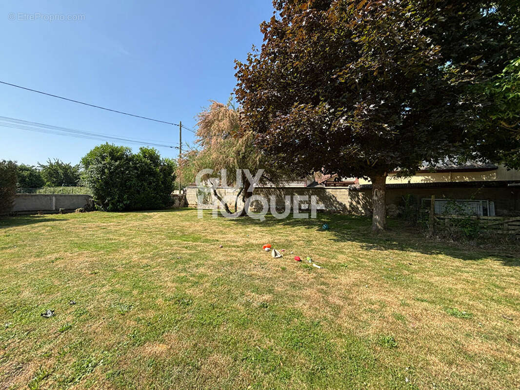 Maison à TREMBLAY-LES-VILLAGES