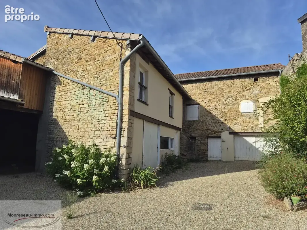 La roche vineuse - photo 2
