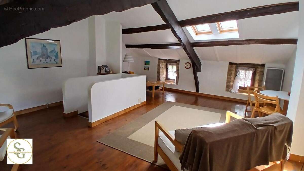   - Maison à LES CABANNES