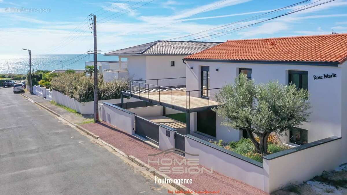 Maison à VAUX-SUR-MER