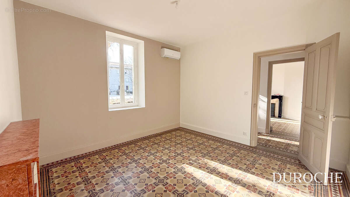 Maison à CAMARET-SUR-AIGUES