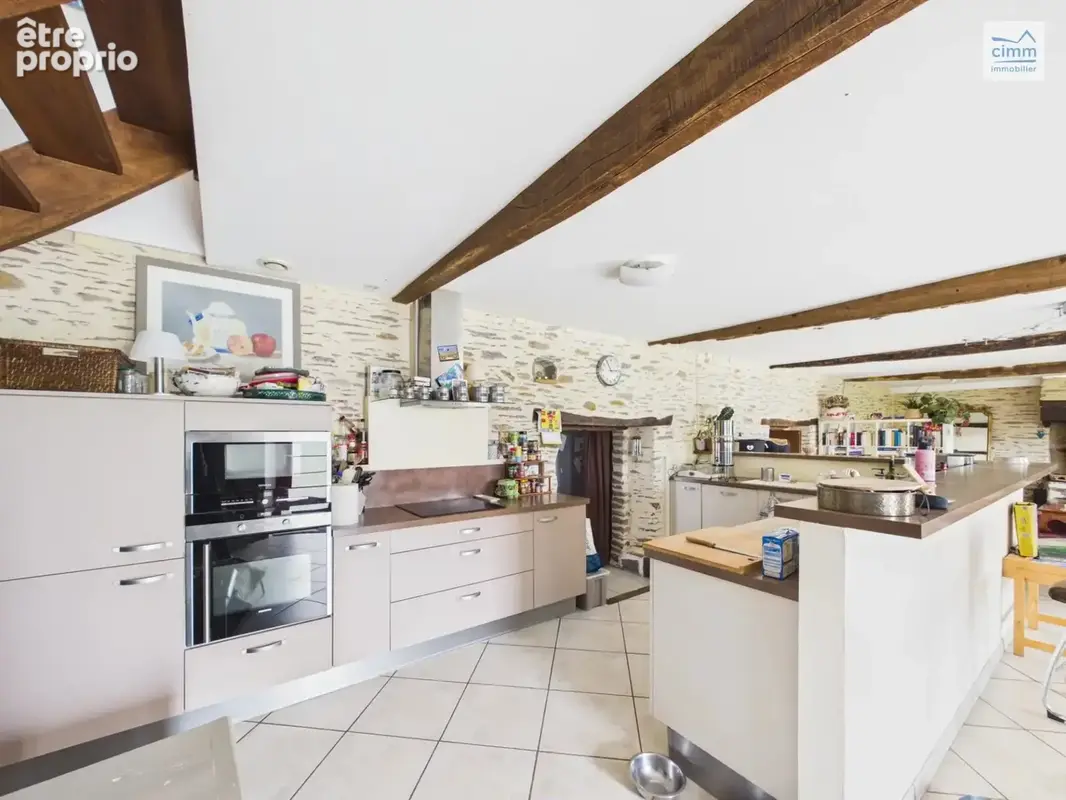 Longère en pierre de 176 m² sur un terrain de 4060 m². - photo 3