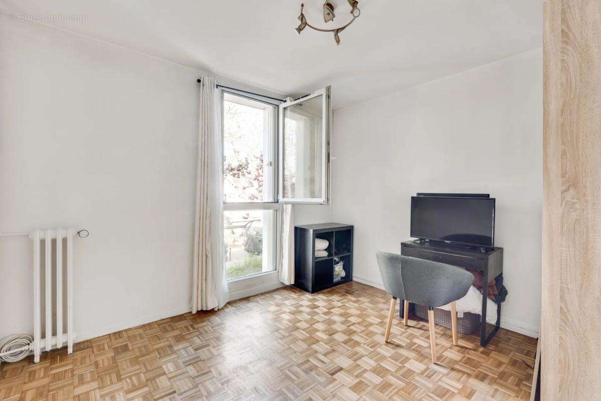 Appartement à VILLENEUVE-LA-GARENNE