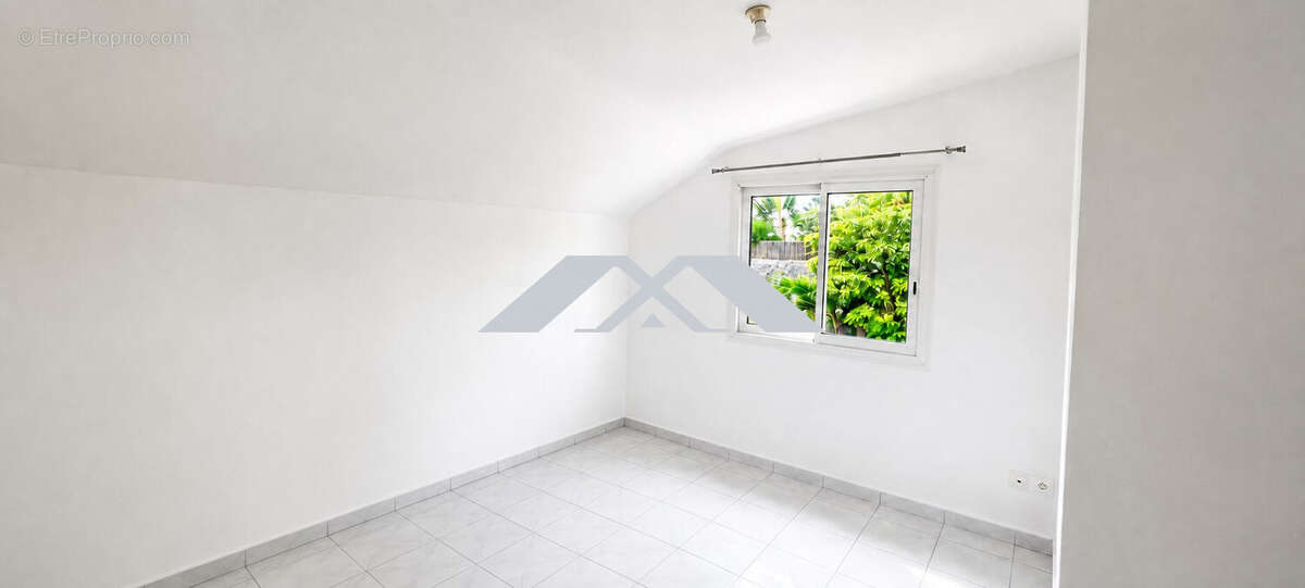 Maison 90 m² à Le Port  - photo 8