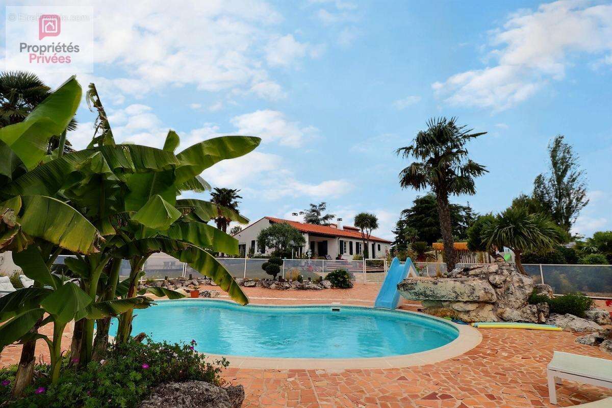 Maison familiale 4 chambres - 152 m² - Maison d'hôtes de 20 m2 - Piscine - Jardin paysager - Panneaux photovoltaiques - Belle pa - photo 2