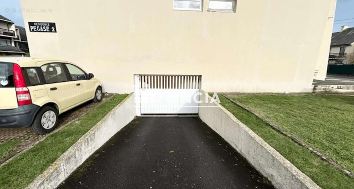 Parking à COURSEULLES-SUR-MER