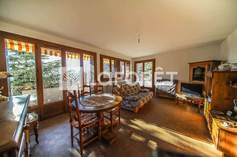 **appartement type 4  + cave + grenier - embrun - 4 pièces - photo 3