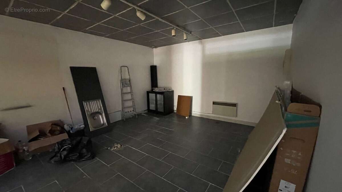 Commerce 21 m² à Mayenne  - photo 3