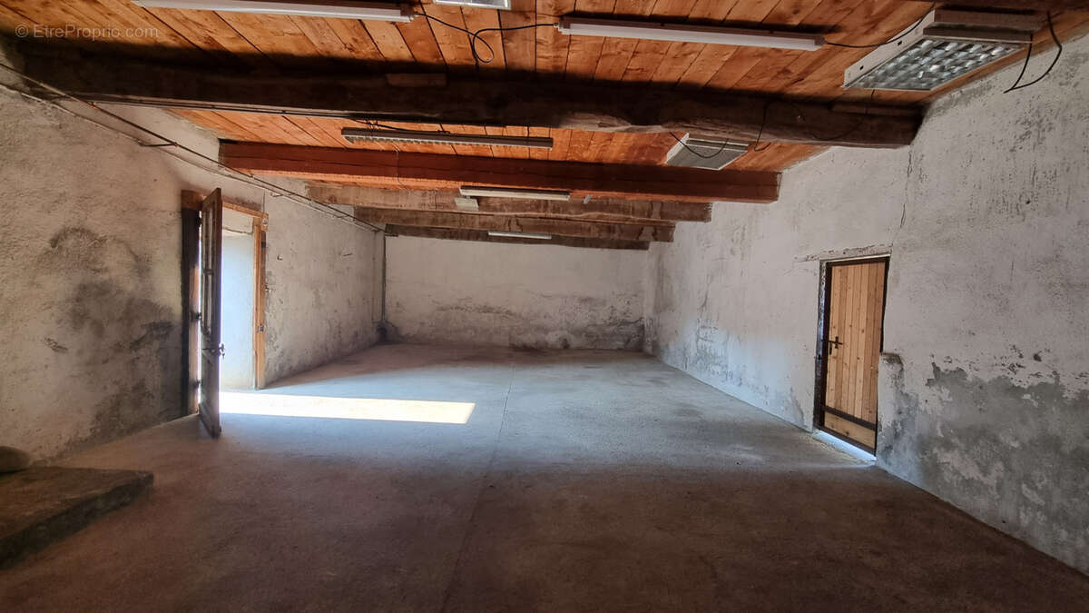 maison de village et sa grange - photo 13