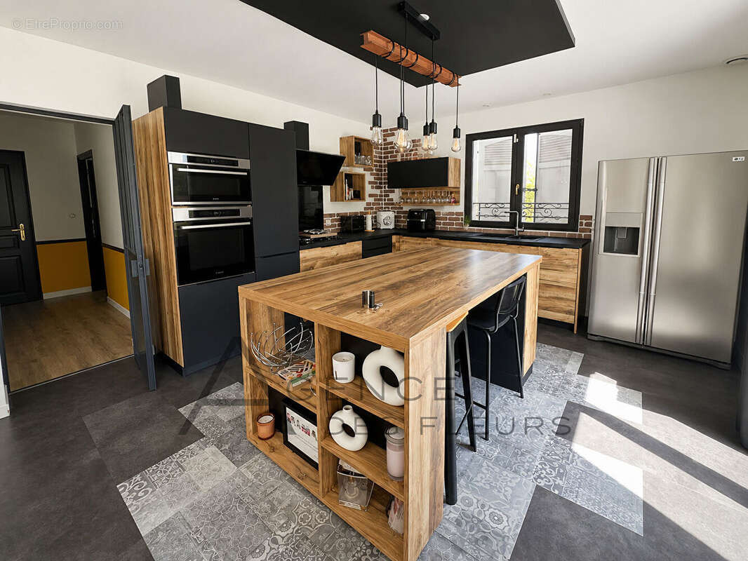 Maison  6 pièce(s) 150 m2 - photo 4