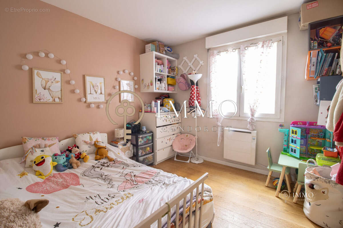 Appartement à L&#039;HAY-LES-ROSES