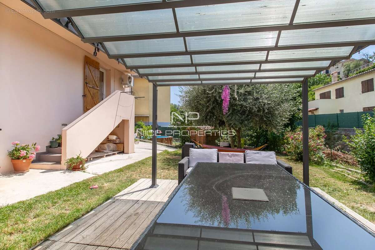 LEVENS - Maison familiale de 122 m² avec piscine, garage et nombreux stationnements - photo 4
