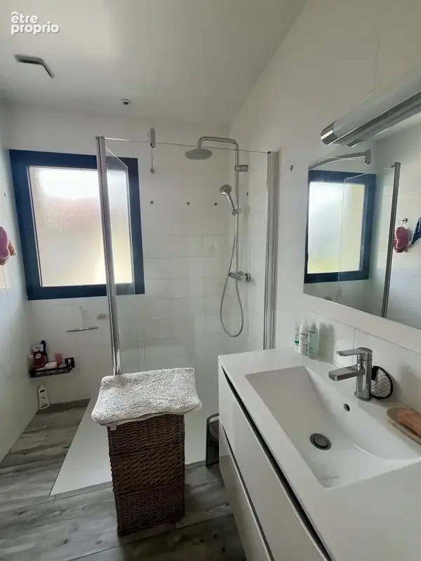 Coup de cœur   Élégante contemporaine de plain-pied avec piscine chauffée - photo 11