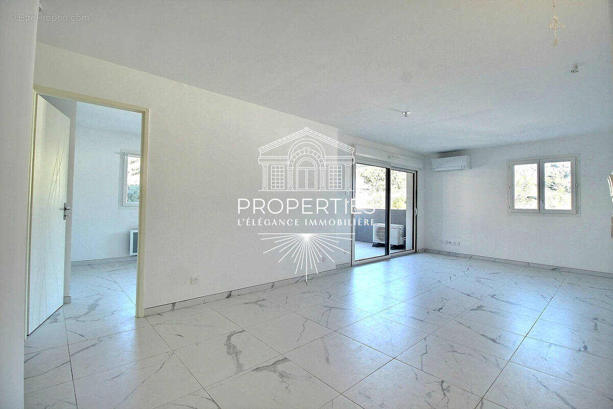 Appartement à BORMES-LES-MIMOSAS