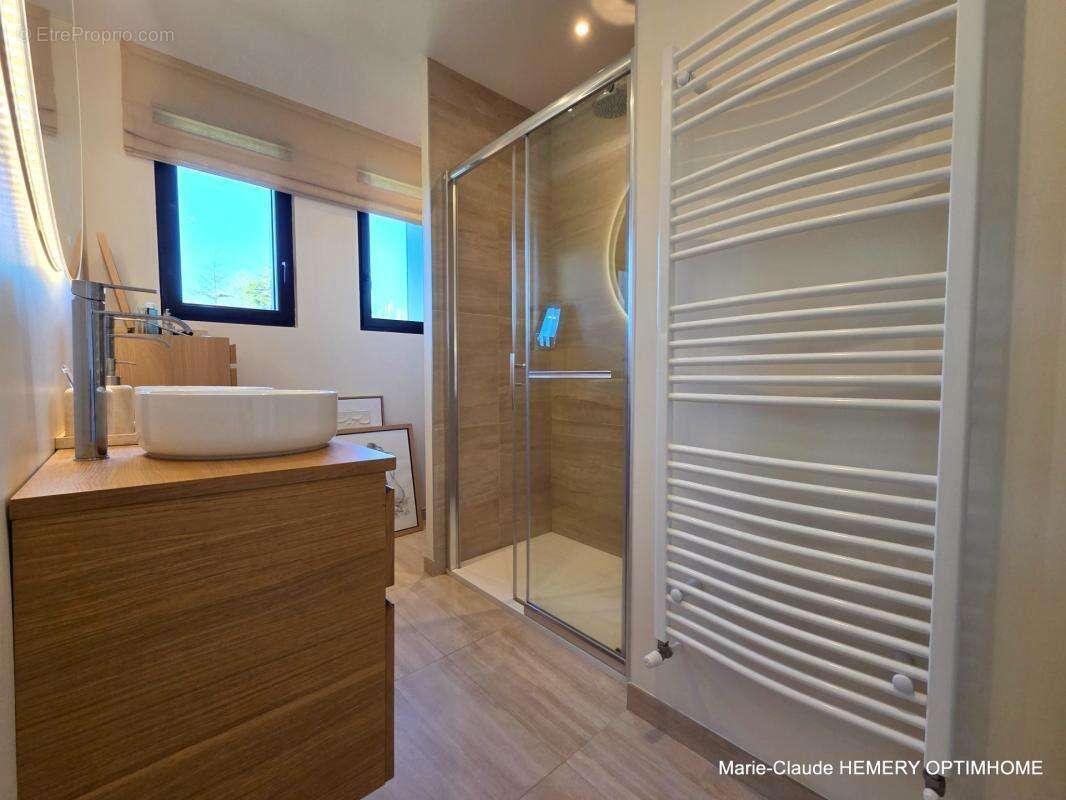 Dinard, Thalassothérapie, belle Villa BBC de 202m² sur parcelle de 400 m² clôturée et paysagée. Rénovation récente de qualité - photo 10