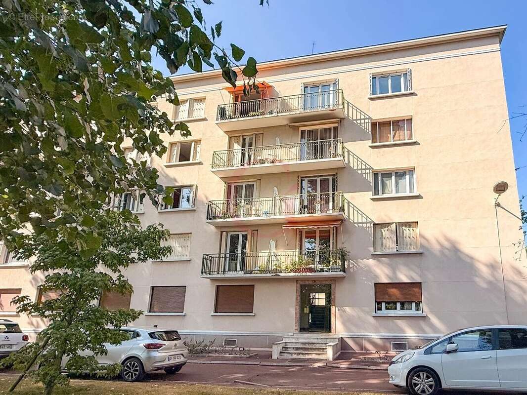 Appartement 74 m² à Bourg-La-Reine  - photo 2