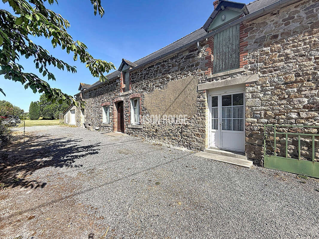 Authentique longère avec dépendances sur grand terrain - photo 2