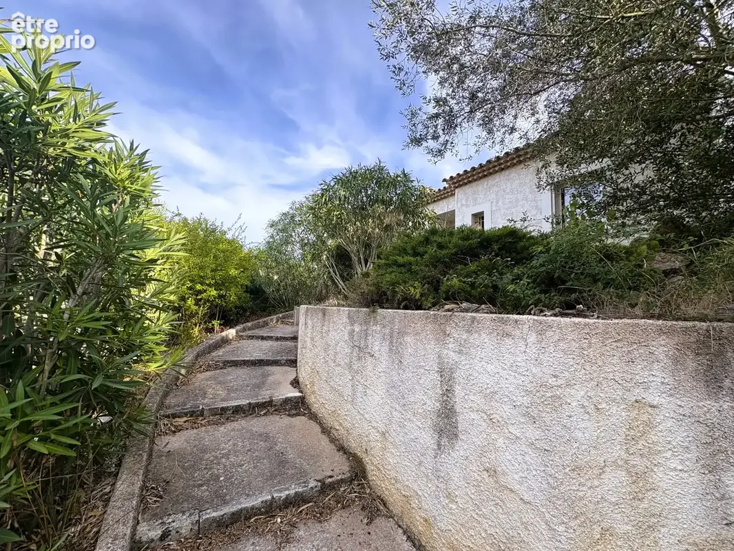 Villa avec piscine sur 5 000 m2 de terrain - photo 30