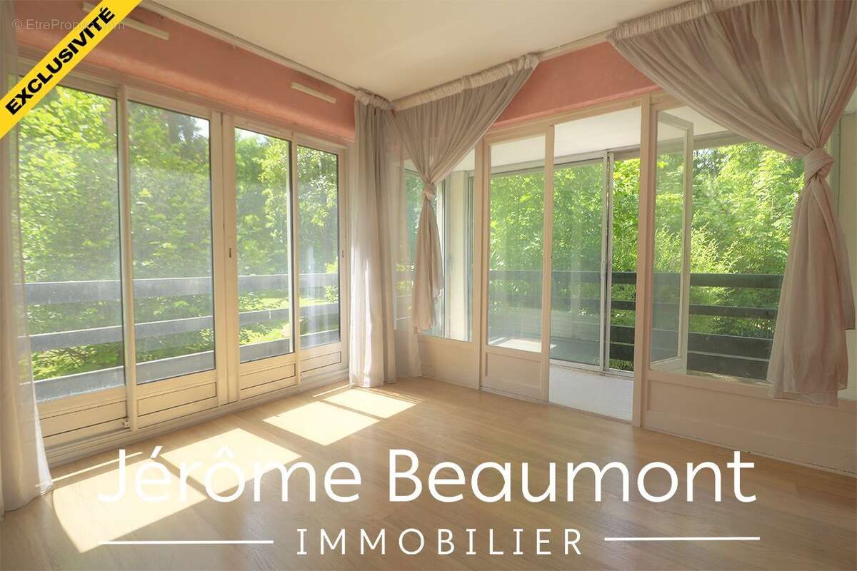 Appartement à EZANVILLE