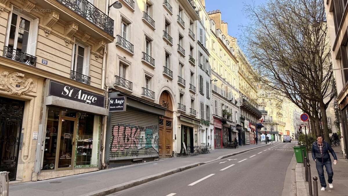 Commerce à PARIS-9E