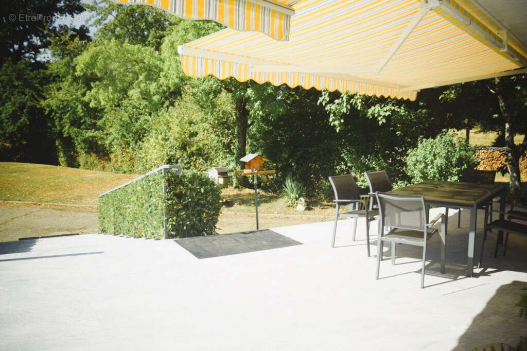 Maison à NEUVILLE-SUR-AIN