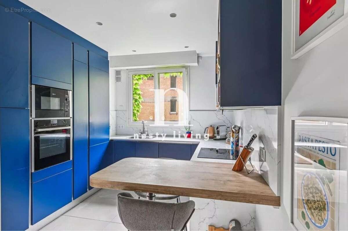 Appartement à PARIS-16E