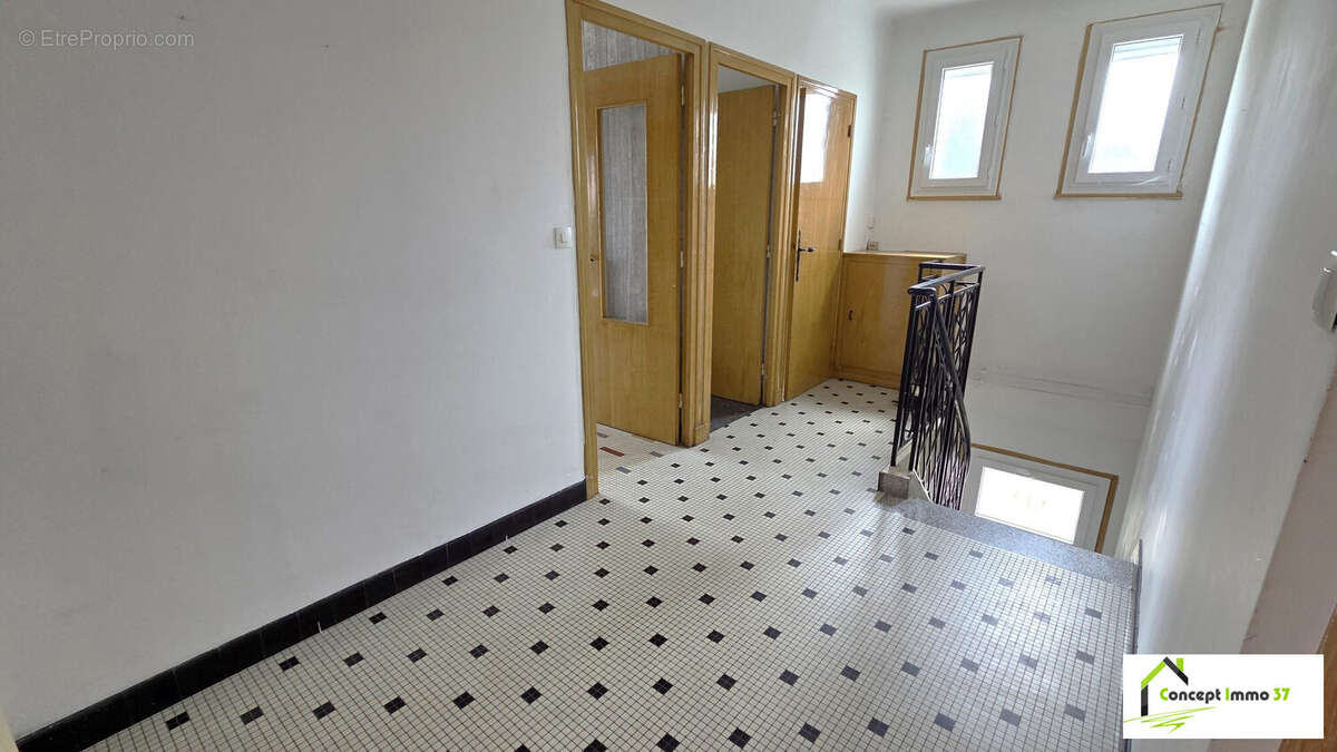 Maison 103 m² à La Ville-Aux-Dames  - photo 7