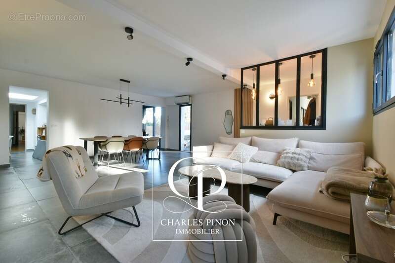 Maison à SAINT-CANNAT