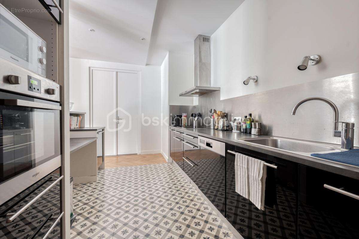 Appartement à PARIS-7E
