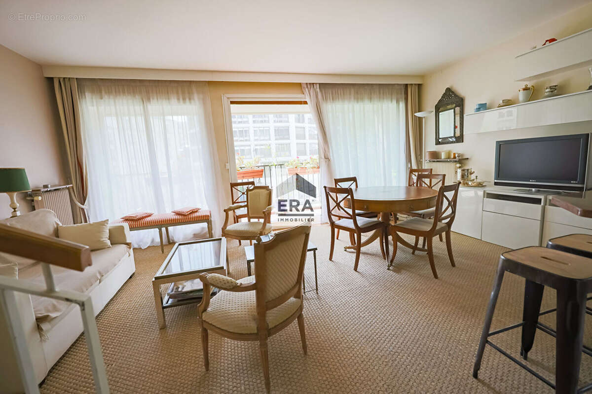 Appartement à PARIS-14E