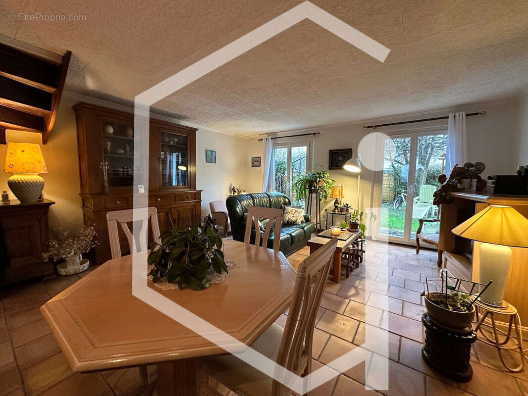 Maison à MAGNY-LES-HAMEAUX