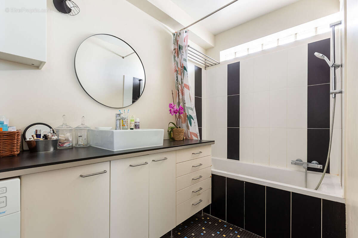 Appartement à COURBEVOIE