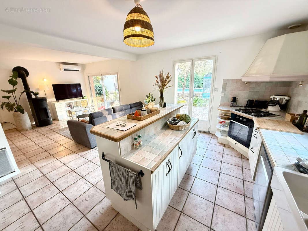 Maison à SOLLIES-TOUCAS